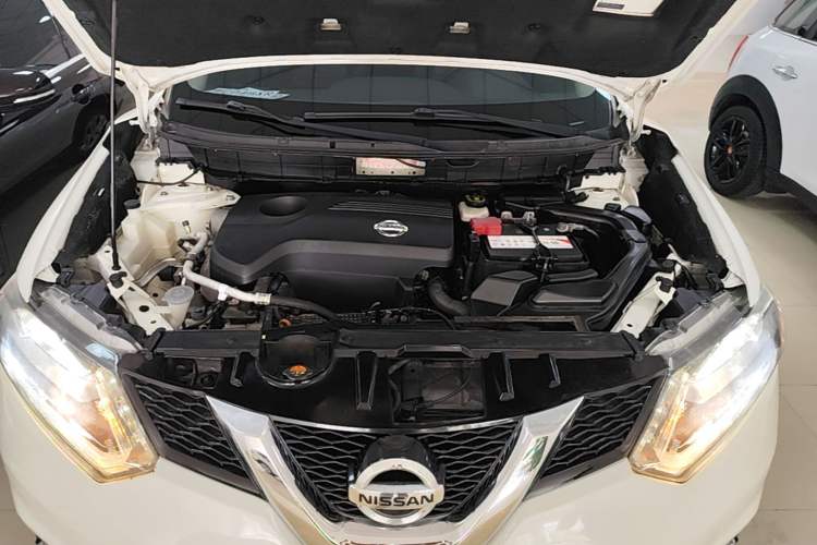 Used Nissan X-Trail 2014 2.5L CVT Luxury Edition 4WD Engine Bay