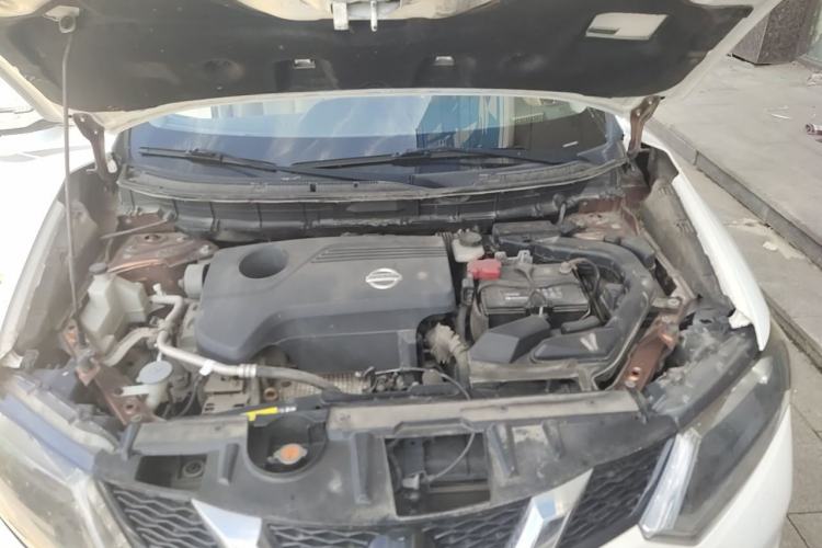 Used Nissan X-Trail 2014 2.5L CVT Luxury Edition 4WD Engine Bay