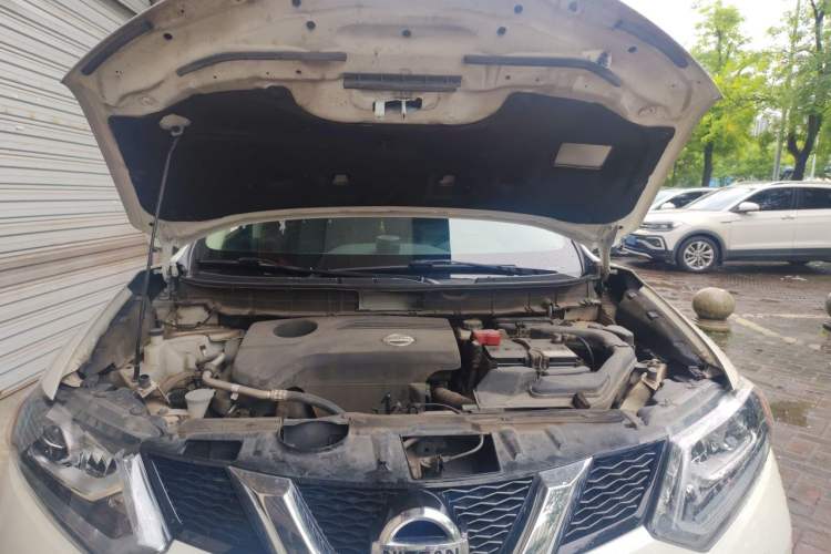 Used Nissan X-Trail 2014 2.5L CVT Ultimate Edition 4WD Engine Bay