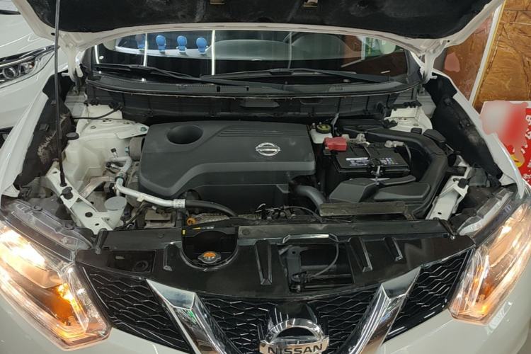 Used Nissan X-Trail 2014 2.5L CVT Leading Edition 4WD Engine Bay
