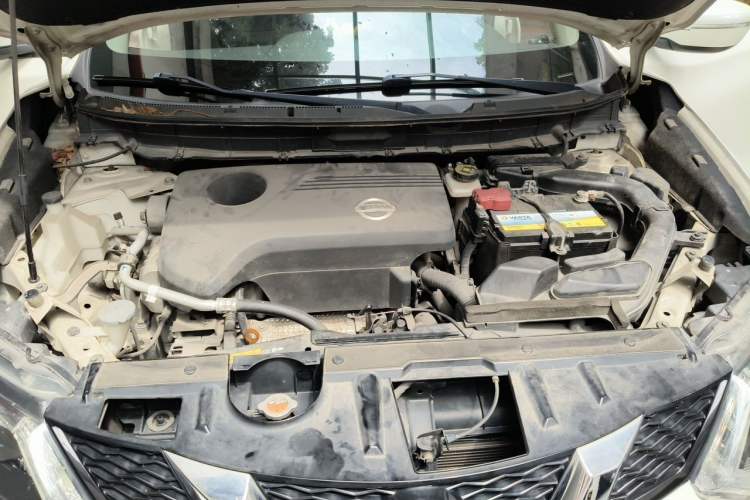 Used Nissan X-Trail 2014 2.5L CVT Leading Edition 4WD Engine Bay