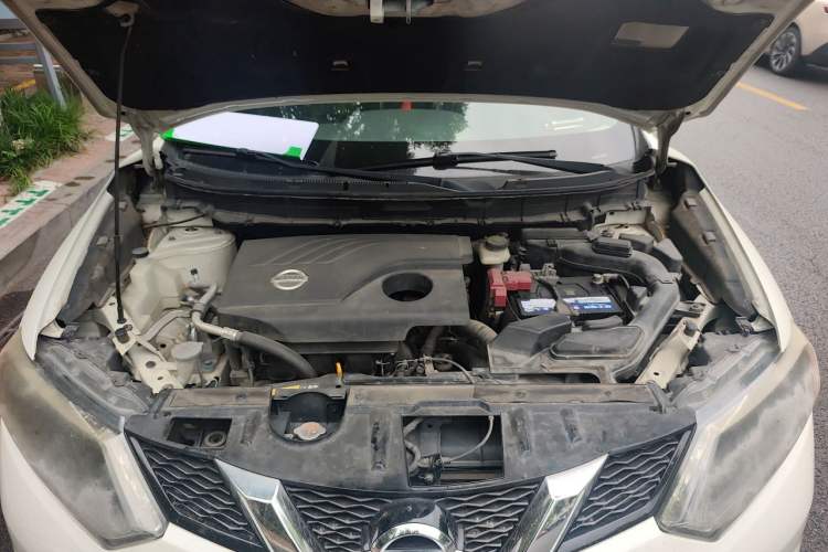 Used Nissan X-Trail 2014 2.0L CVT Comfort Edition 2WD Engine Bay
