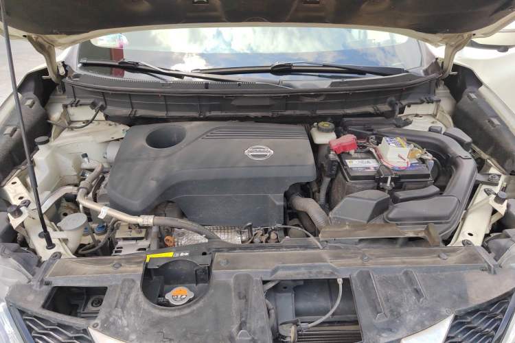 Used Nissan X-Trail 2014 2.5L CVT Luxury Edition 4WD Engine Bay