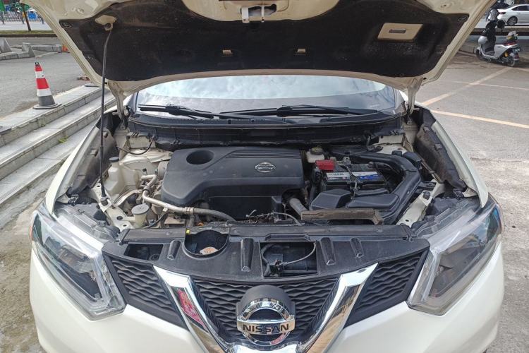 Used Nissan X-Trail 2014 2.5L CVT Luxury Edition 4WD Engine Bay