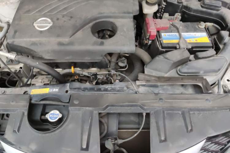 Used Nissan X-Trail 2014 2.0L CVT Comfort Edition 2WD Engine Bay