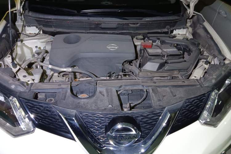 Used Nissan X-Trail 2014 2.5L CVT Luxury Edition 4WD Engine Bay