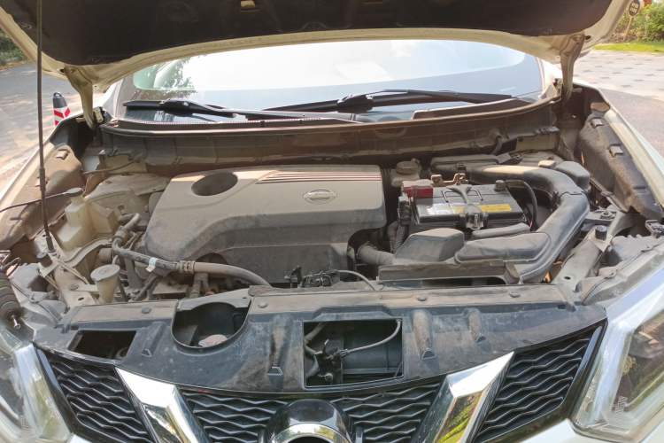 Used Nissan X-Trail 2014 2.5L CVT Leading Edition 4WD Engine Bay