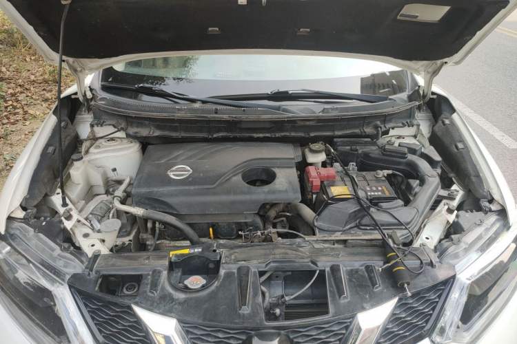 Used Nissan X-Trail 2014 2.0L CVT Comfort Edition 2WD Engine Bay