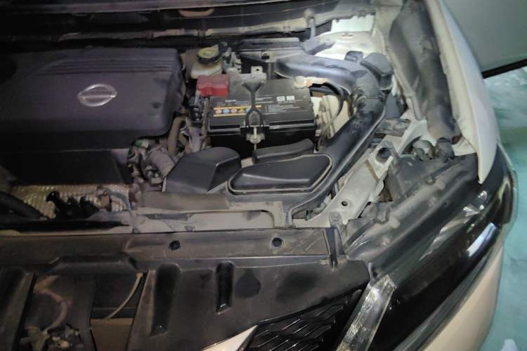 Used Nissan X-Trail 2014 2.5L CVT Luxury Edition 4WD Engine Bay Left