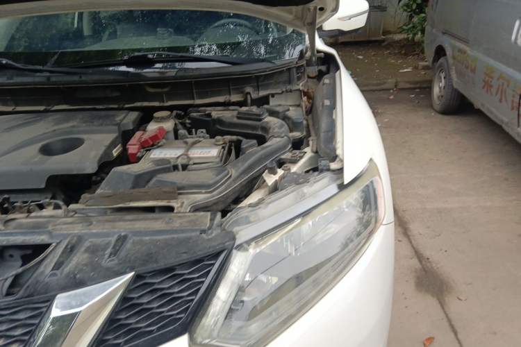 Used Nissan X-Trail 2014 2.0L CVT Comfort Edition 2WD Engine Bay Left