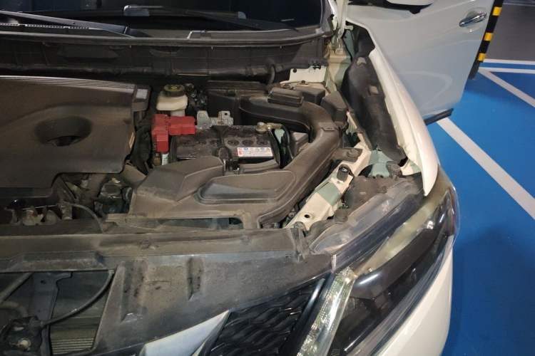 Used Nissan X-Trail 2014 2.0L CVT Comfort Edition 2WD Engine Bay Left