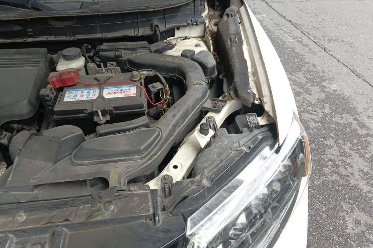 Used Nissan X-Trail 2014 2.5L CVT Luxury Edition 4WD Engine Bay Left