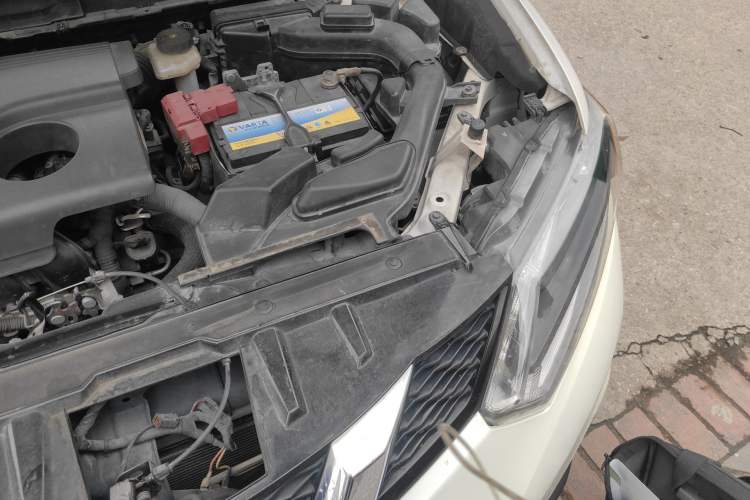 Used Nissan X-Trail 2014 2.0L CVT Comfort Edition 2WD Engine Bay Left