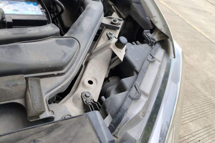 Used Nissan X-Trail 2014 2.0L CVT Comfort Edition 2WD Engine Bay Left