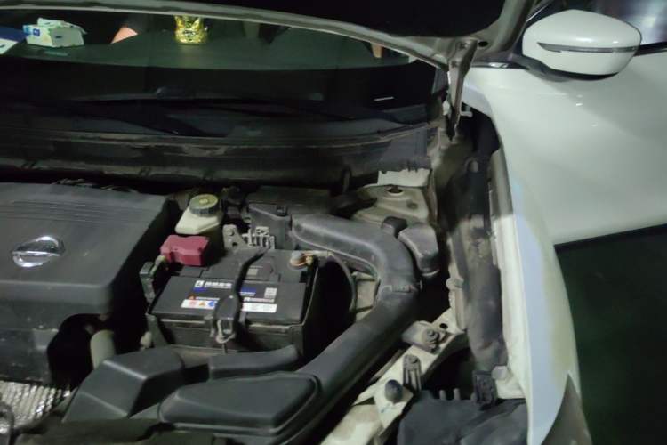 Used Nissan X-Trail 2014 2.5L CVT Leading Edition 4WD Engine Bay Left