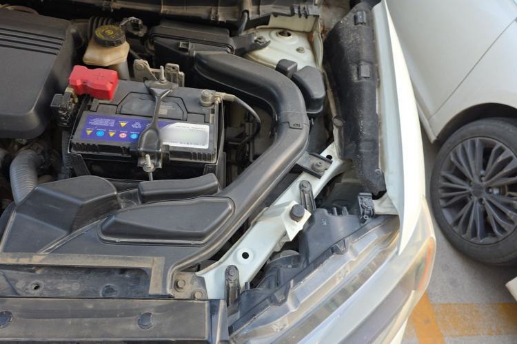 Used Nissan X-Trail 2014 2.5L CVT Leading Edition 4WD Engine Bay Left