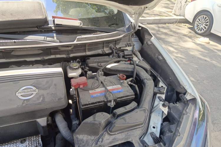 Used Nissan X-Trail 2014 2.5L CVT Leading Edition 4WD Engine Bay Left