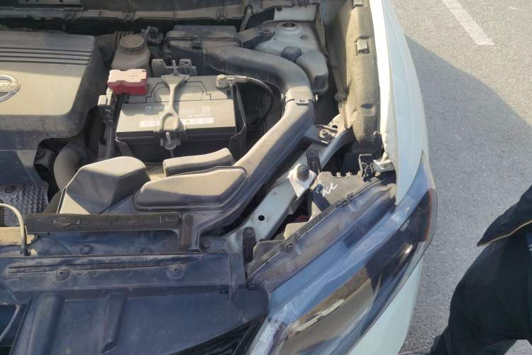 Used Nissan X-Trail 2014 2.5L CVT Luxury Edition 4WD Engine Bay Left