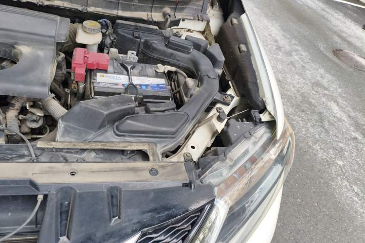 Used Nissan X-Trail 2014 2.0L CVT Comfort Edition 2WD Engine Bay Left