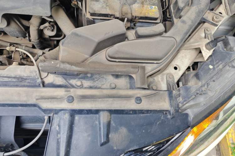 Used Nissan X-Trail 2014 2.0L CVT Comfort Edition 2WD Engine Bay Left