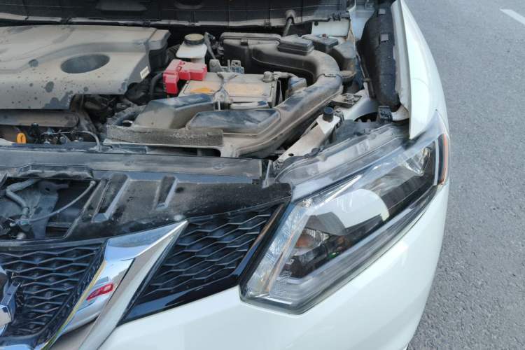 Used Nissan X-Trail 2014 2.0L CVT Comfort Edition 2WD Engine Bay Left