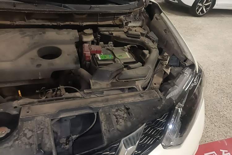 Used Nissan X-Trail 2014 2.0L CVT Comfort Edition 2WD Engine Bay Left