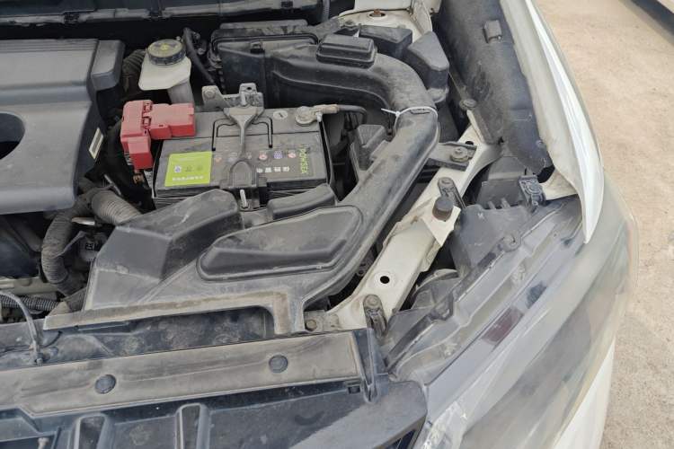 Used Nissan X-Trail 2014 2.0L CVT Comfort Edition 2WD Engine Bay Left