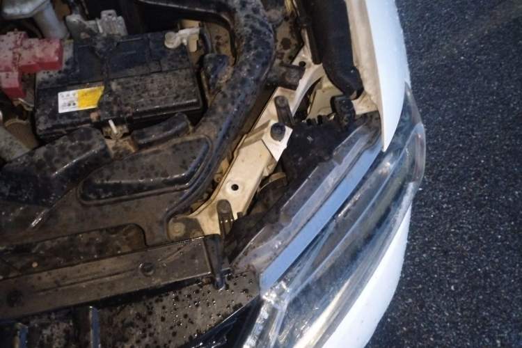 Used Nissan X-Trail 2014 2.0L CVT Comfort Edition 2WD Engine Bay Left