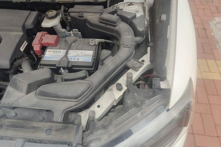 Used Nissan X-Trail 2014 2.0L CVT Comfort Edition 2WD Engine Bay Left
