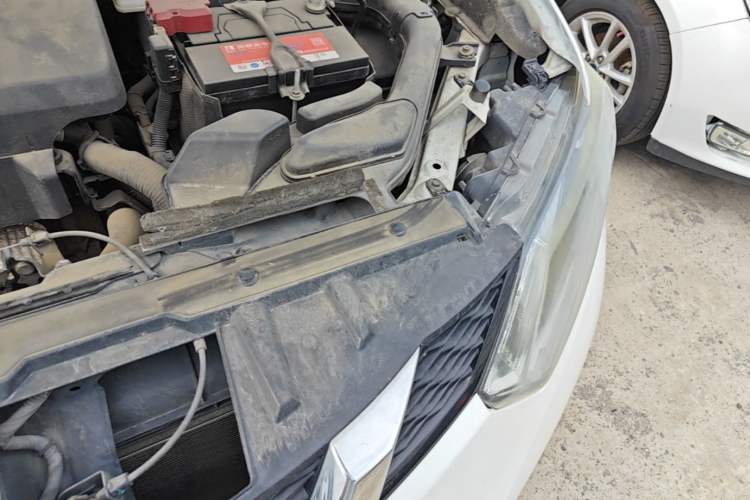 Used Nissan X-Trail 2014 2.5L CVT Luxury Edition 4WD Engine Bay Left