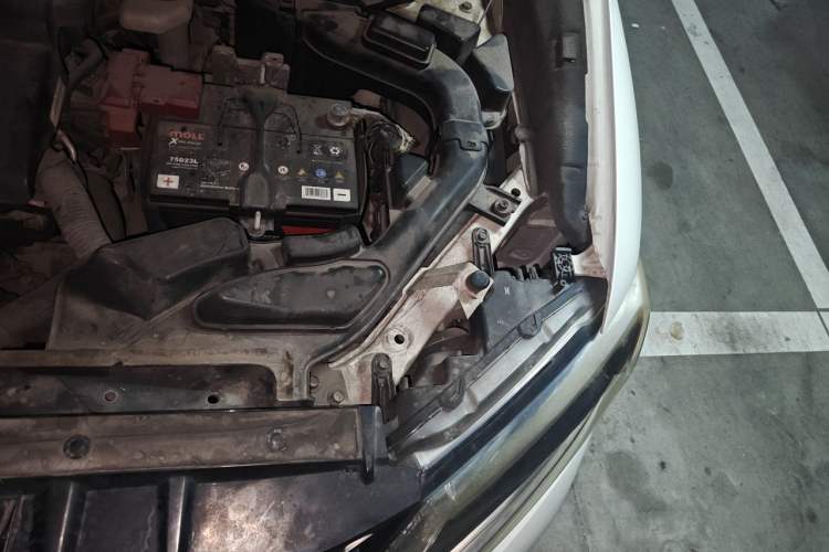 Used Nissan X-Trail 2014 2.0L CVT Comfort Edition 2WD Engine Bay Left