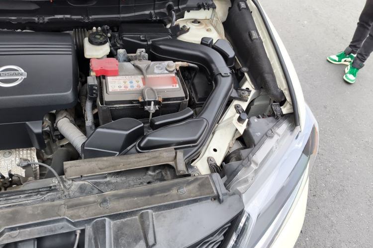 Used Nissan X-Trail 2014 2.5L CVT Luxury Edition 4WD Engine Bay Left