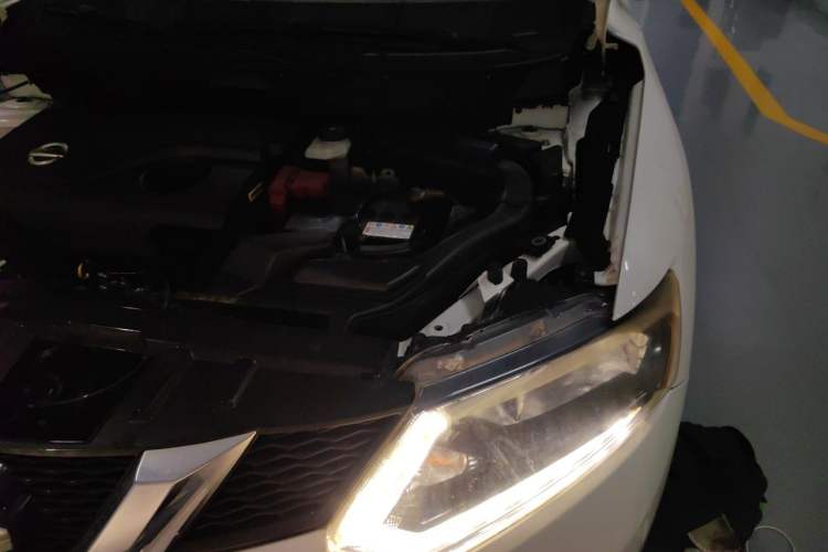 Used Nissan X-Trail 2014 2.0L CVT Comfort Edition 2WD Engine Bay Left