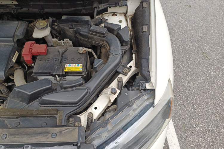 Used Nissan X-Trail 2014 2.0L CVT Comfort Edition 2WD Engine Bay Left
