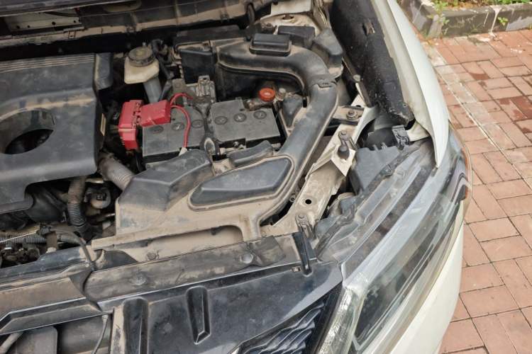 Used Nissan X-Trail 2014 2.0L CVT Comfort Edition 2WD Engine Bay Left