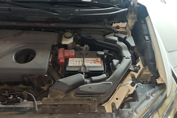 Used Nissan X-Trail 2014 2.0L CVT Comfort Edition 2WD Engine Bay Left