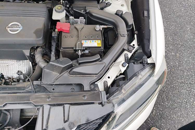 Used Nissan X-Trail 2014 2.5L CVT Leading Edition 4WD Engine Bay Left