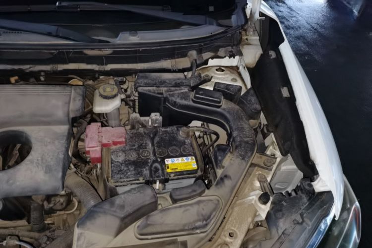 Used Nissan X-Trail 2014 2.0L CVT Comfort Edition 2WD Engine Bay Left