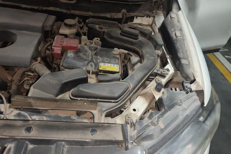 Used Nissan X-Trail 2014 2.0L CVT Comfort Edition 2WD Engine Bay Left