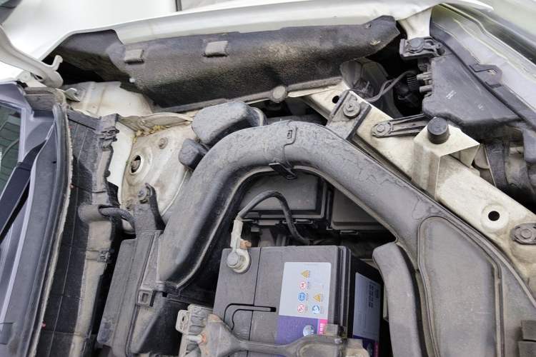 Used Nissan X-Trail 2014 2.5L CVT Luxury Edition 4WD Engine Bay Left