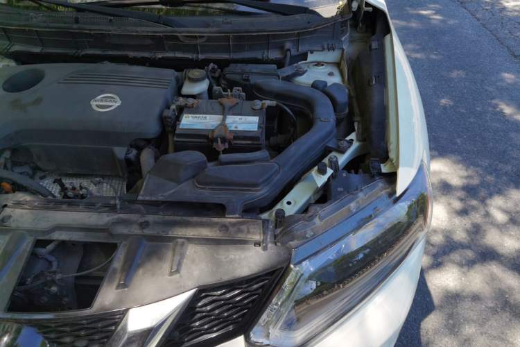 Used Nissan X-Trail 2014 2.5L CVT Leading Edition 4WD Engine Bay Left