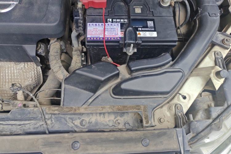 Used Nissan X-Trail 2014 2.5L CVT Luxury Edition 4WD Engine Bay Left