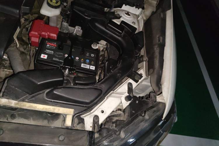 Used Nissan X-Trail 2014 2.0L CVT Comfort Edition 2WD Engine Bay Left