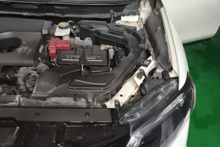 Used Nissan X-Trail 2014 2.0L CVT Comfort Edition 2WD Engine Bay Left