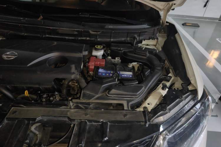 Used Nissan X-Trail 2014 2.0L CVT Smart Edition 2WD Engine Bay Left
