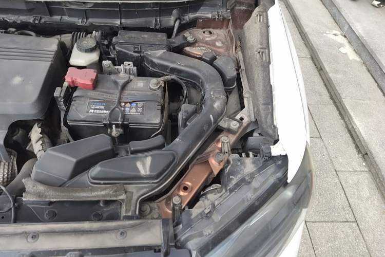 Used Nissan X-Trail 2014 2.5L CVT Luxury Edition 4WD Engine Bay Left