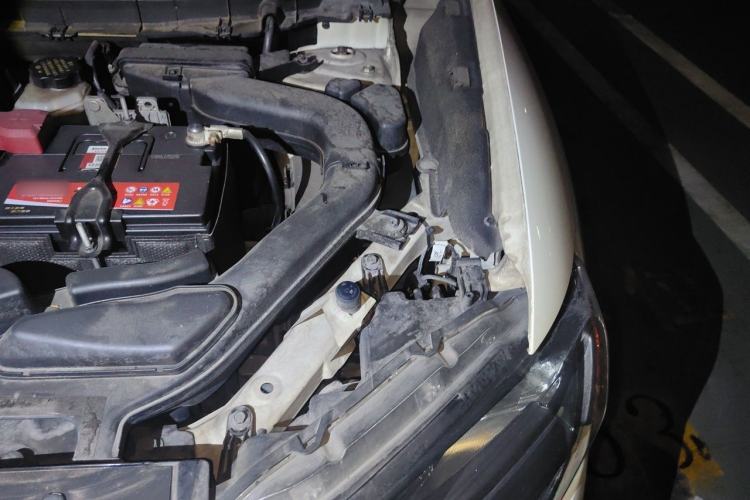 Used Nissan X-Trail 2014 2.5L CVT Leading Edition 4WD Engine Bay Left