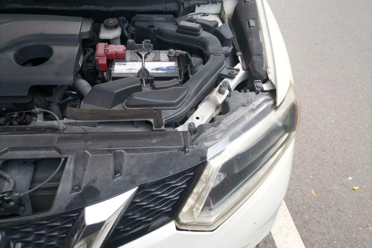 Used Nissan X-Trail 2014 2.0L CVT Comfort Edition 2WD Engine Bay Left