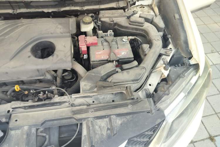 Used Nissan X-Trail 2014 2.0L CVT Comfort Edition 2WD Engine Bay Left