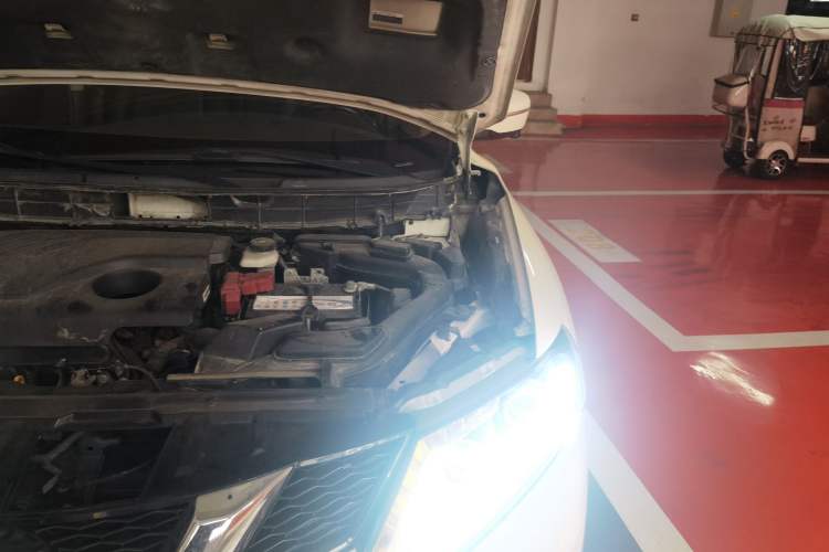 Used Nissan X-Trail 2014 2.0L CVT Comfort Edition 2WD Engine Bay Left